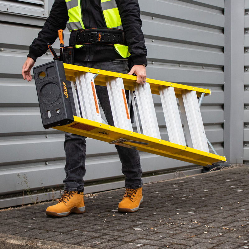 Vaunt V2002000 4 Tread Fibreglass Step Ladder - 1.11m