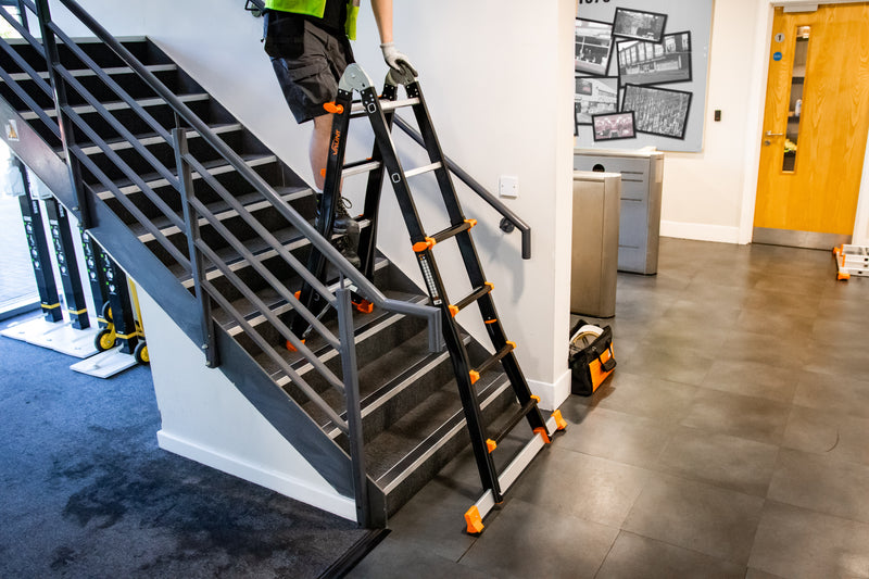 Vaunt V2002010 4 Tread Telescopic Multi-Purpose Ladder