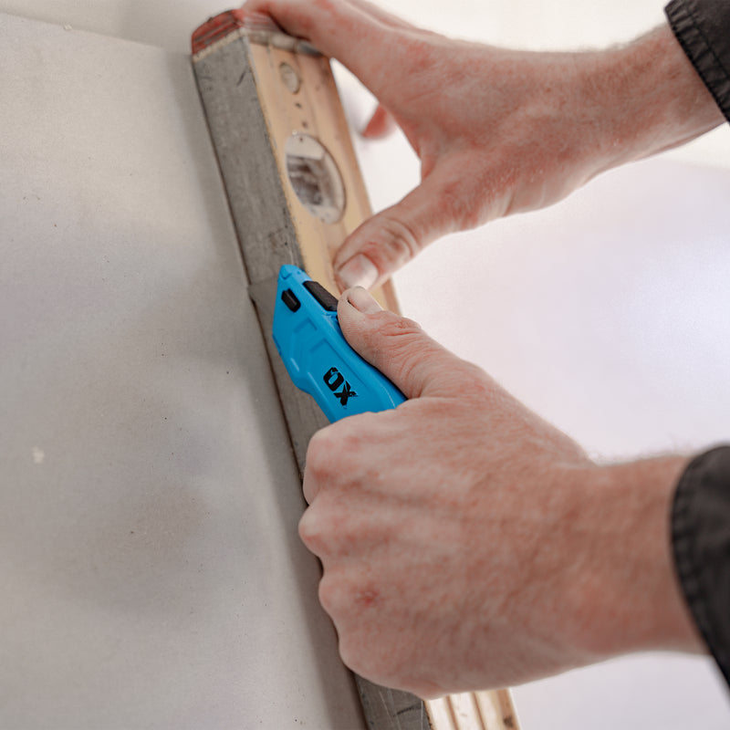 OX Hand Tools P225901 Pro Retractable Utility Knife - w/ Blades