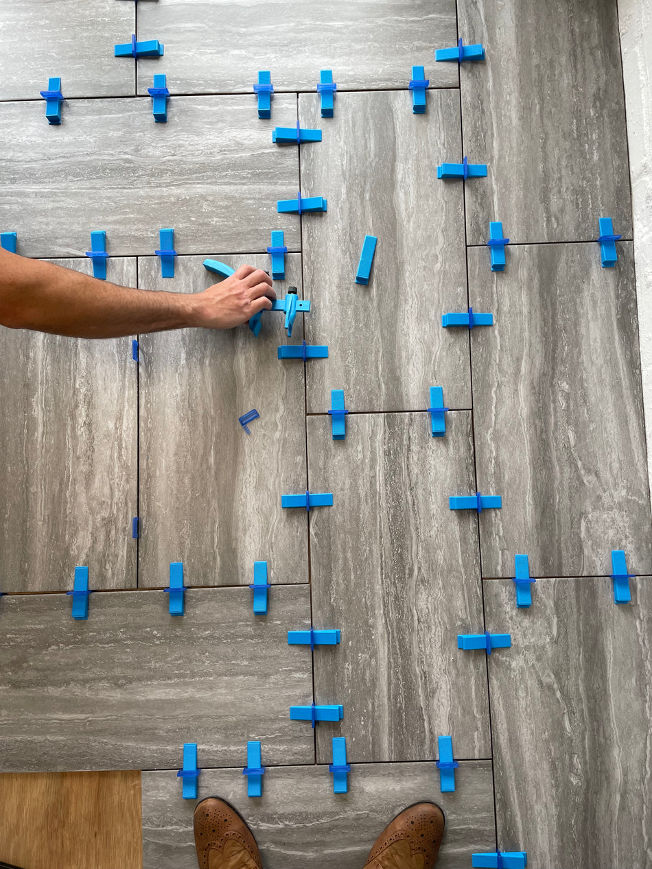OX Tools OX-P161812 Pro Tile Level System Wedge & Spacer - Set with 100 wedges and 100 2x13mm spacers + Plier