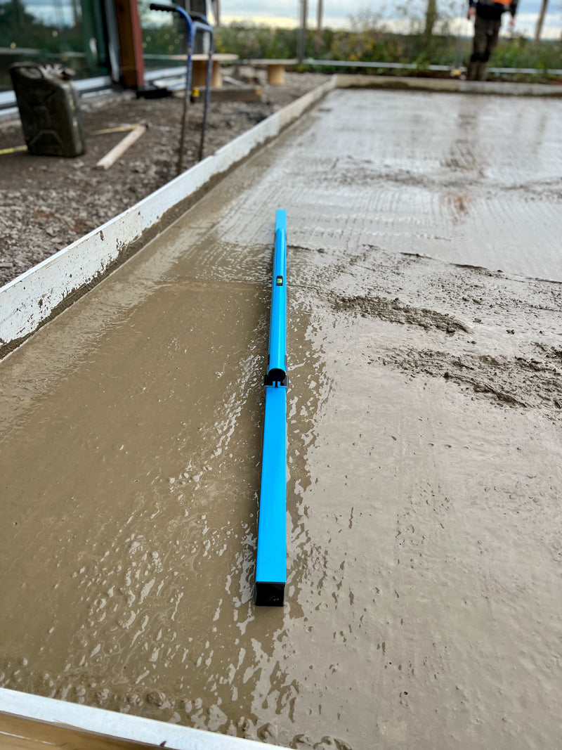 OX Hand Tools P021318 1800mm Concrete Screed with vial