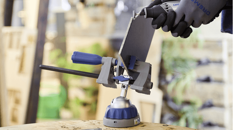 DREMEL F0138240JB 8240 Powerful Cordless Multi-Tool With Variable Speed (8240-5) + 26150687JA Multipurpose Set (687)