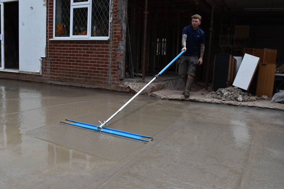 OX P536924 Pro 1200mm Aluminium Bullfloat with 1300 - 2400mm Extendable Handle
