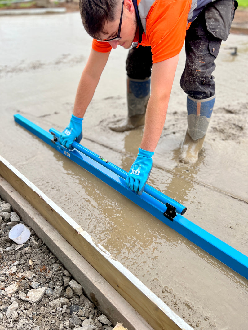 OX Hand Tools P021318 1800mm Concrete Screed with vial