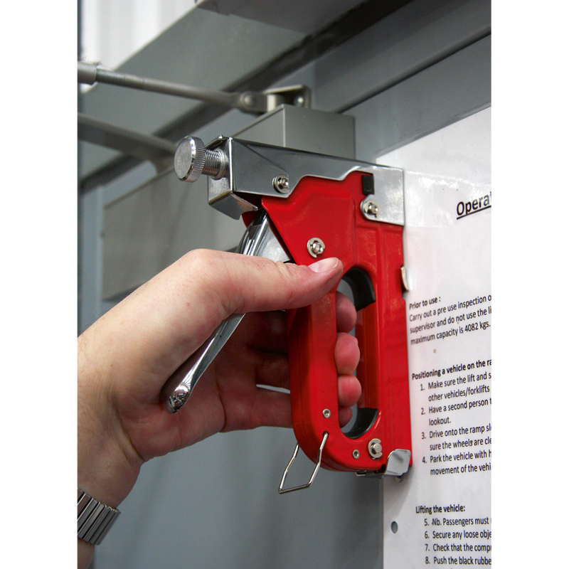 Sealey AK7061 Heavy-Duty Staple & Brad Nail Gun