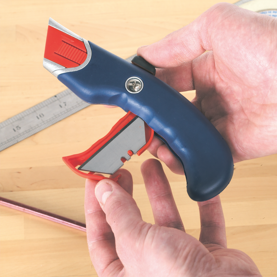 Sealey AK8631 Auto-Retracting Safety Knife