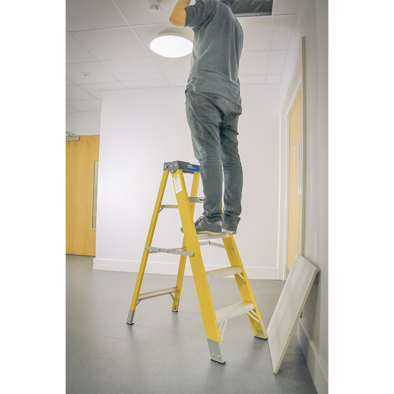 Sealey FSL5 4-Tread Trade Fibreglass Step Ladder EN 131