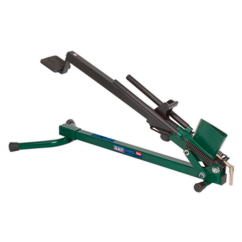 Foot outlet wood splitter