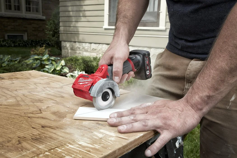 Milwaukee 4933464618 M12 FCOT-0 Sub Compact Multi-Material Cut-Off Tool Body Only